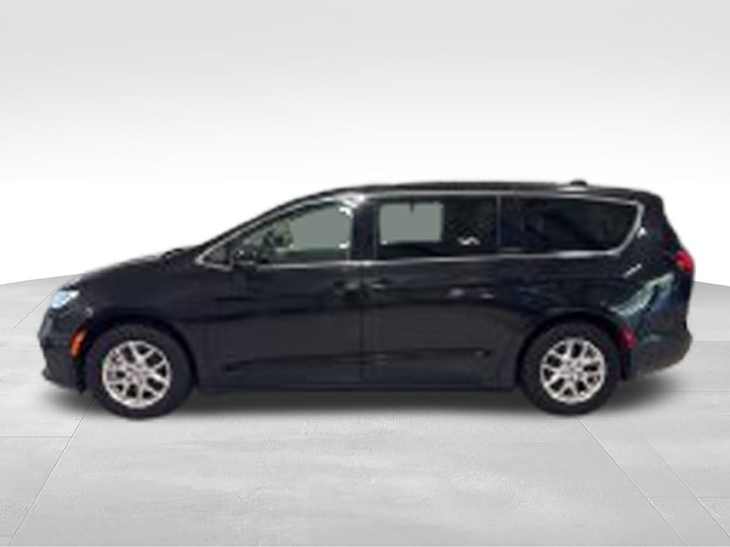 Used 2023 Chrysler Pacifica Touring-L FWD image 50