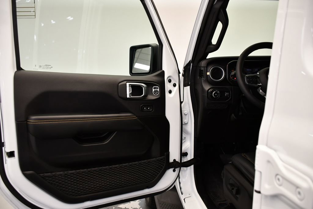 Used 2025 Jeep Wrangler Sahara image 30