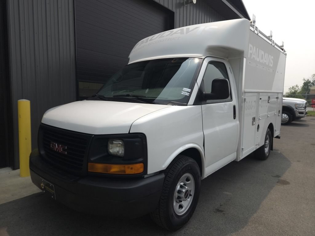 Used 2015 GMC Savana 3500 RWD image 2