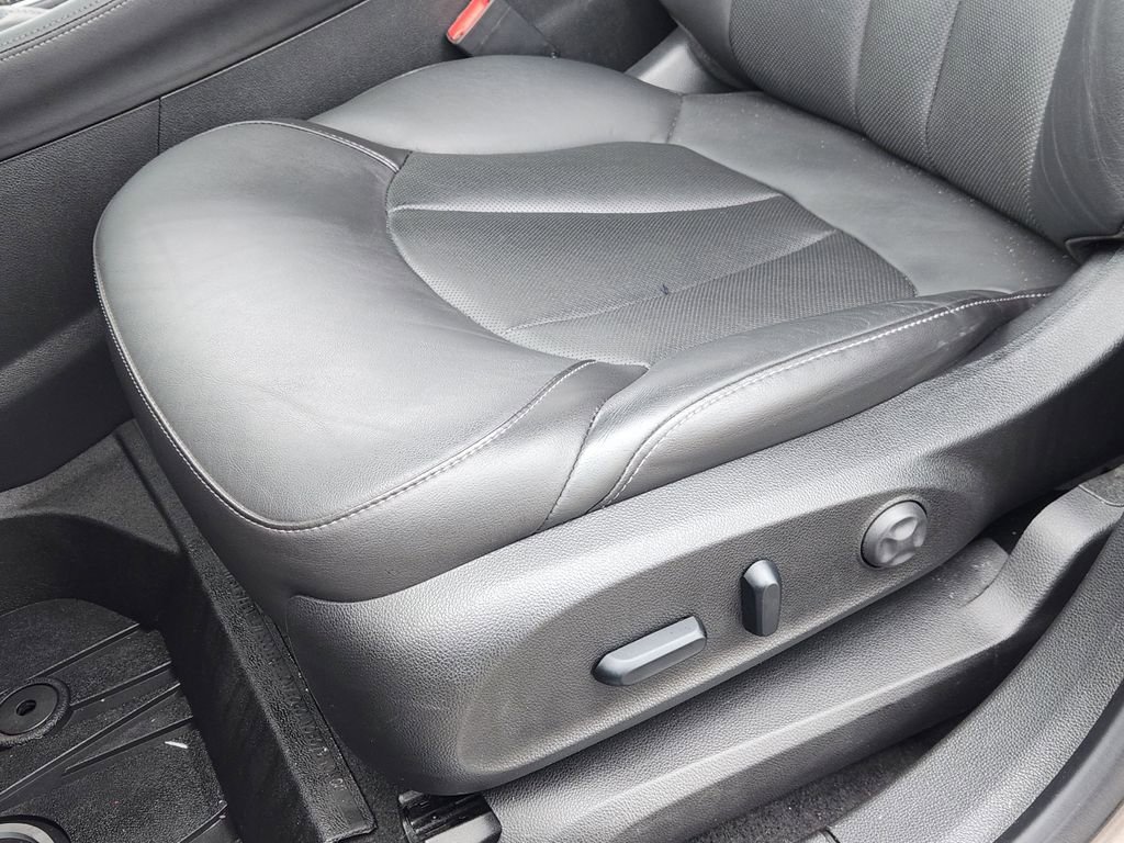 Used 2019 Buick Envision Essence FWD image 24