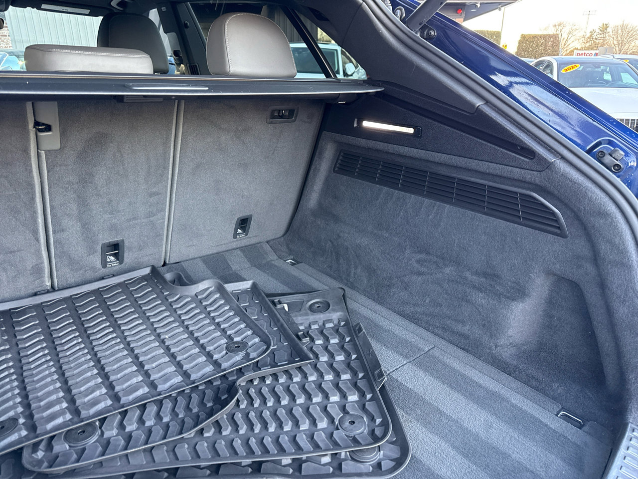 Used 2019 Audi Q8 Premium Plus w/ Premium Plus image 18