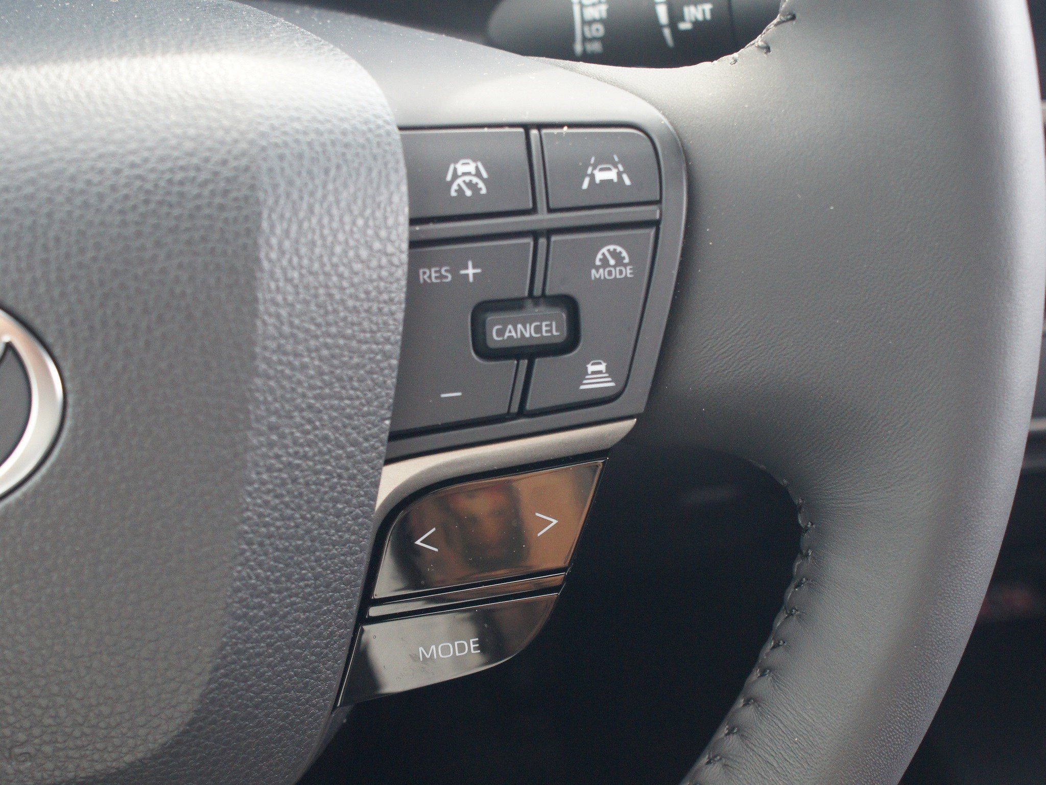 Used 2025 Toyota Camry LE w/ Convenience Package FWD image 11