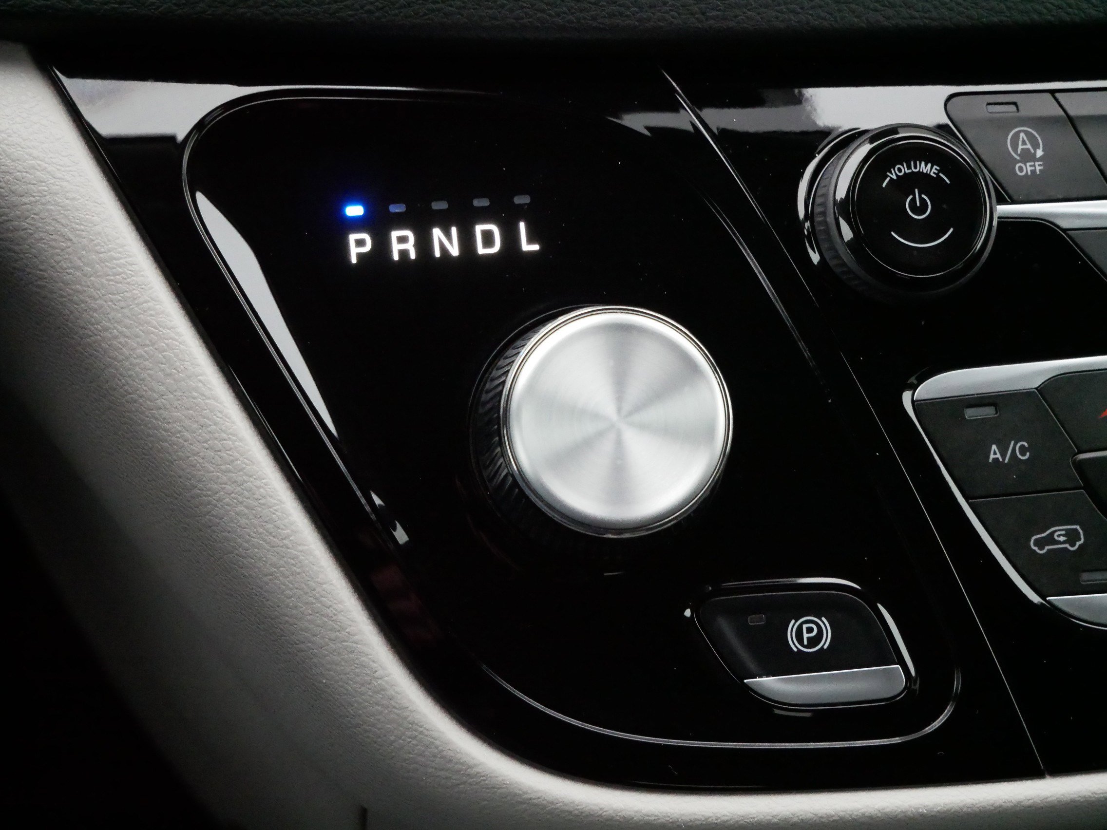 Used 2024 Chrysler Pacifica Touring-L image 24