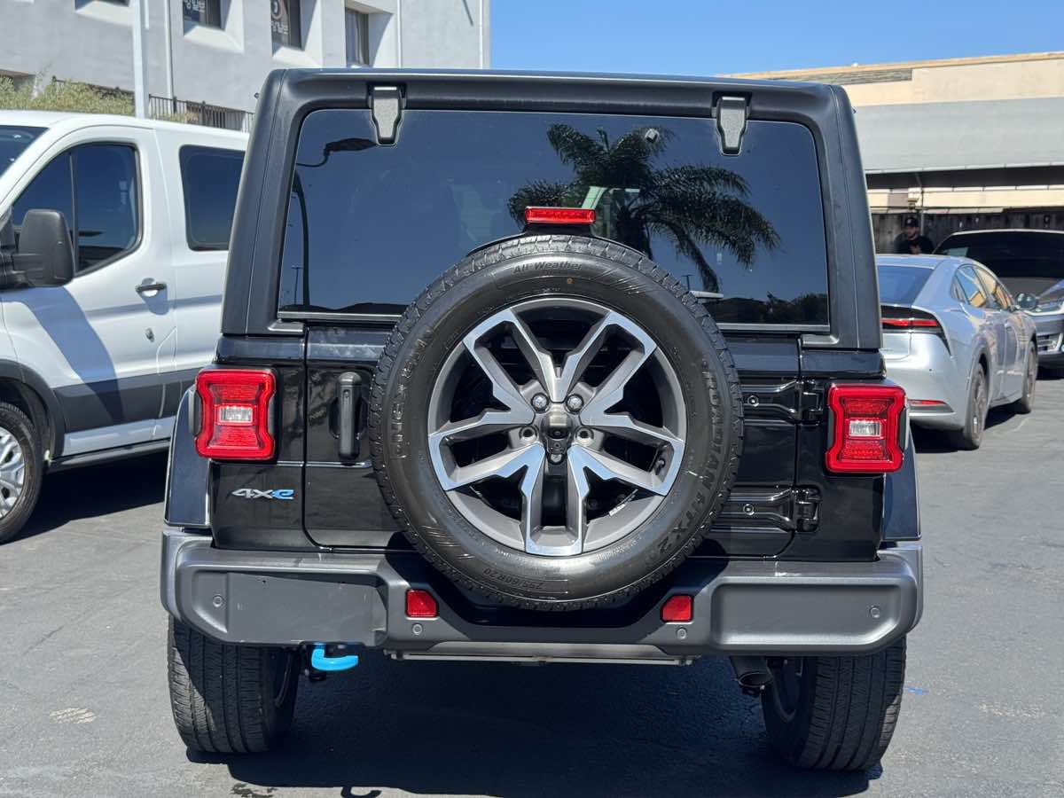 Used 2024 Jeep Wrangler Unlimited w/ Convenience Group AWD/4WD image 12