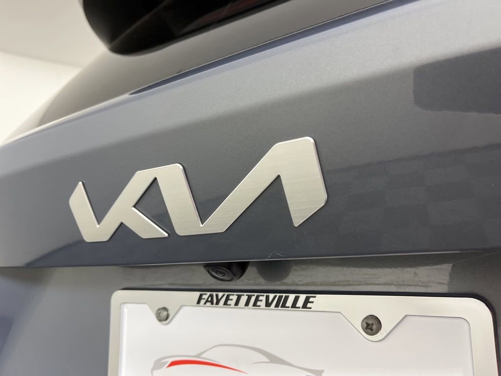 Used 2023 Kia Sorento LX image 3