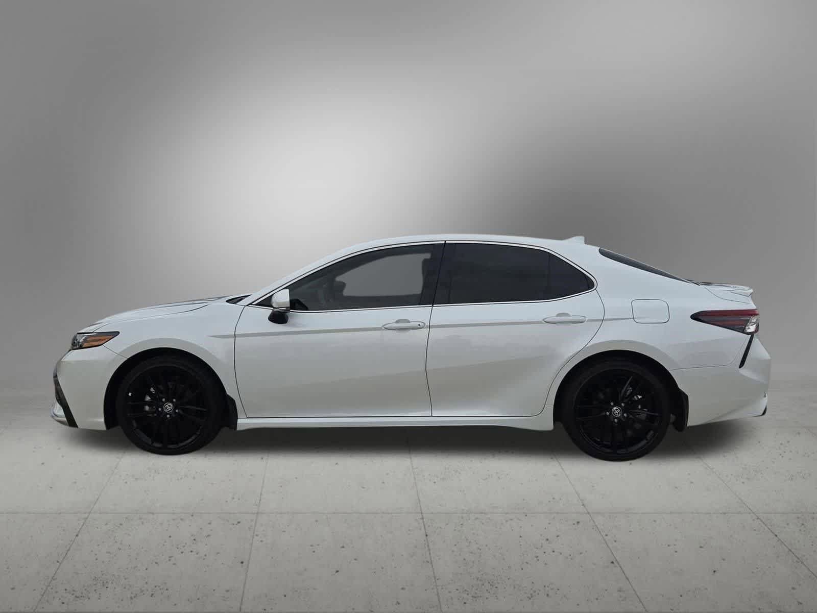 Used 2024 Toyota Camry XSE FWD image 3