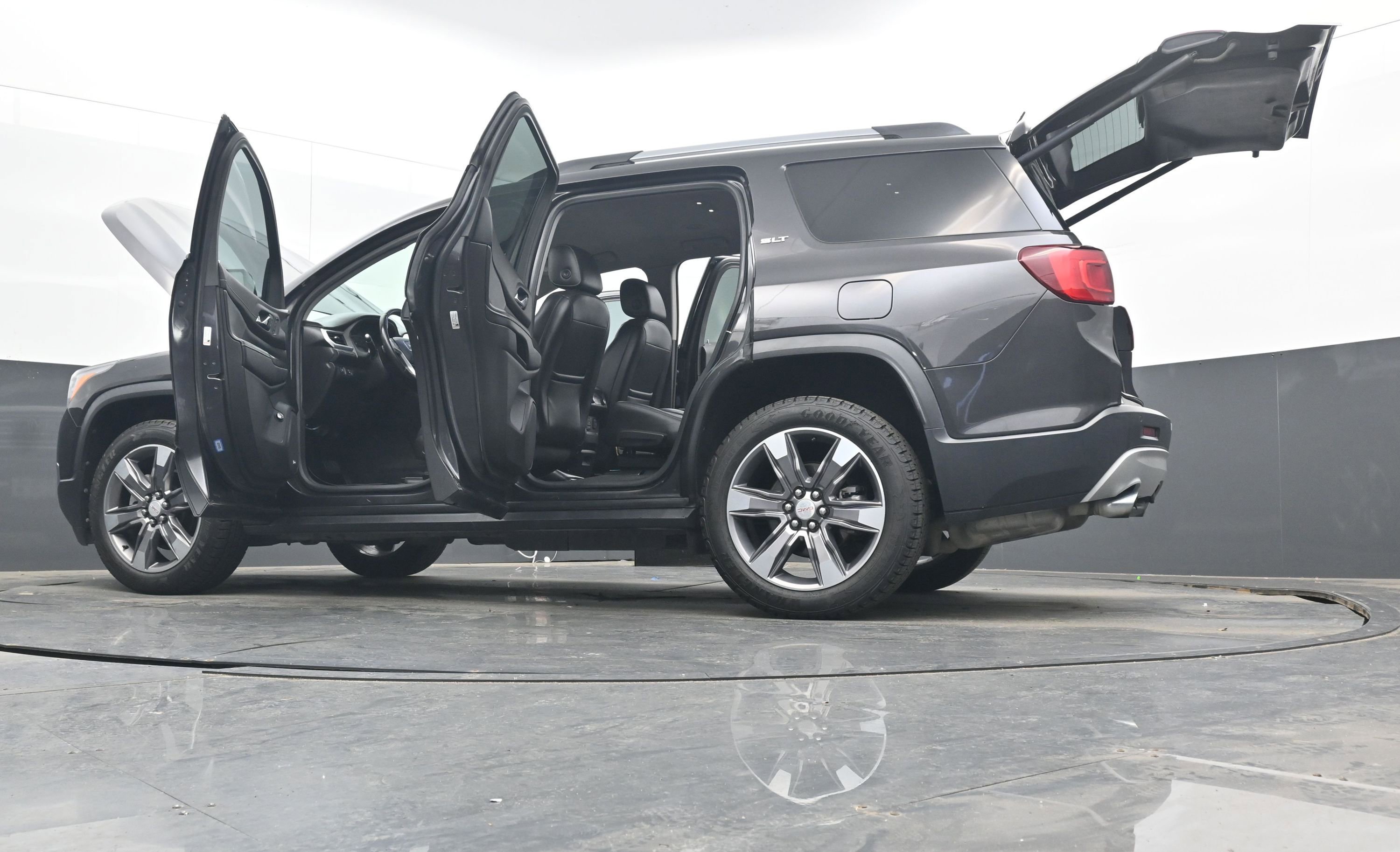 Used 2019 GMC Acadia SLT w/ LPO, Floor Liner Package image 40