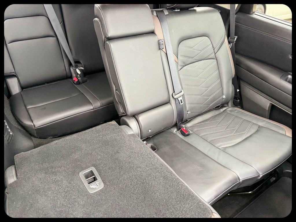 Used 2024 Nissan Pathfinder Platinum w/ Cargo Package image 16