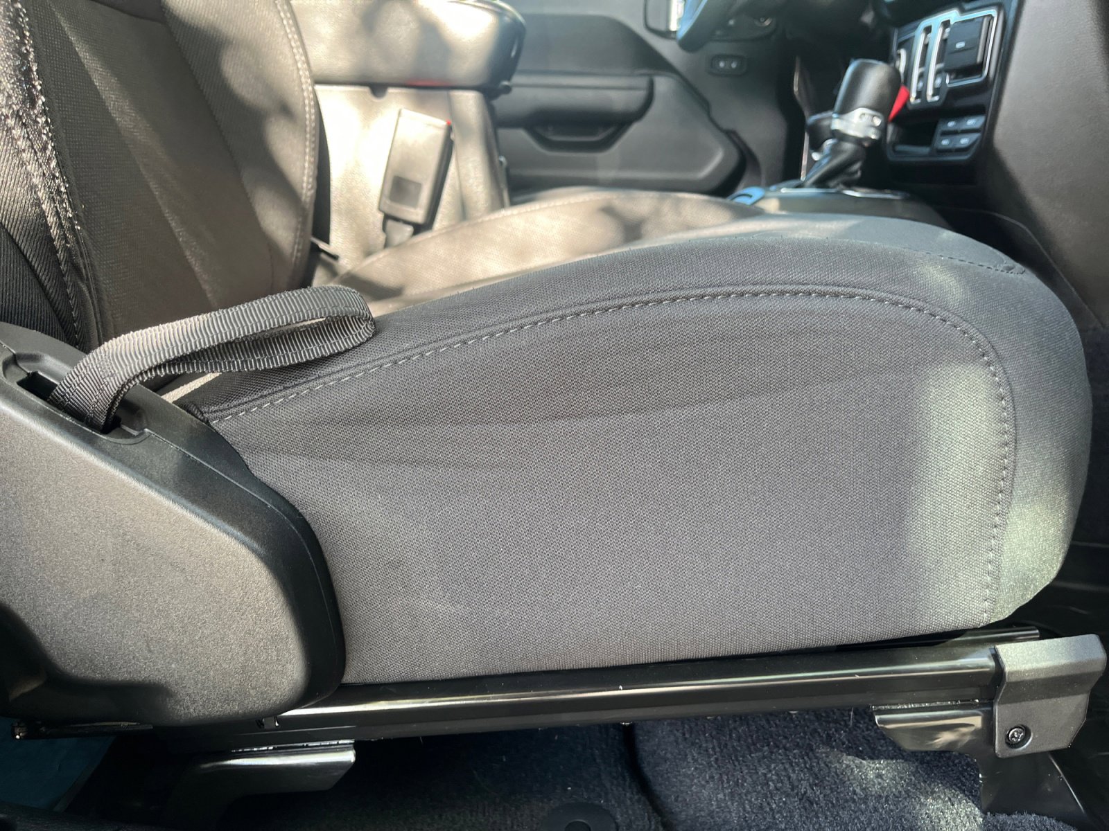 Used 2023 Jeep Wrangler Sport S image 28