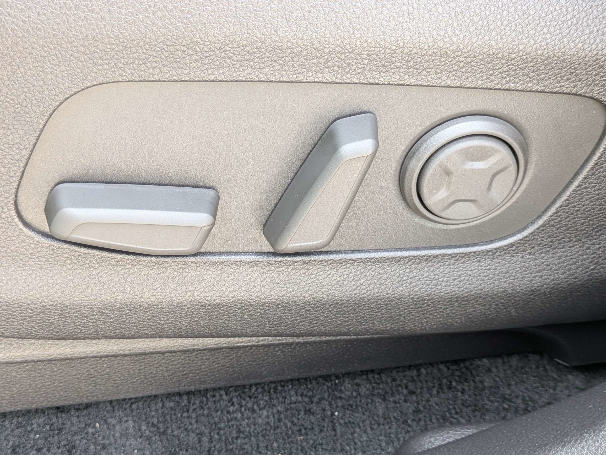 New 2026 Kia Carnival EX FWD image 26