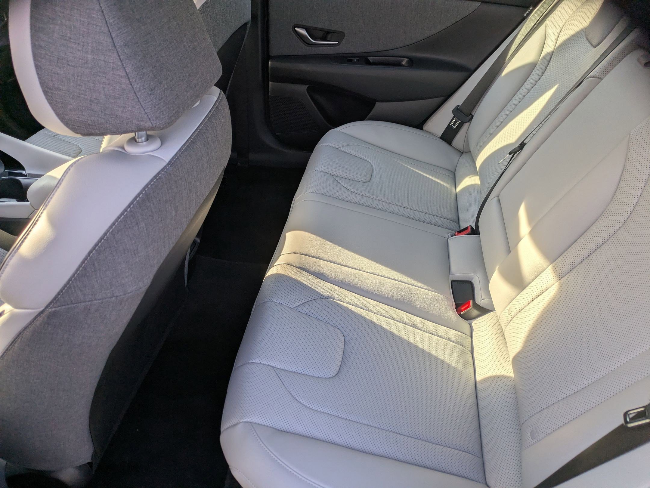 Certified 2025 Hyundai Elantra Limited image 22