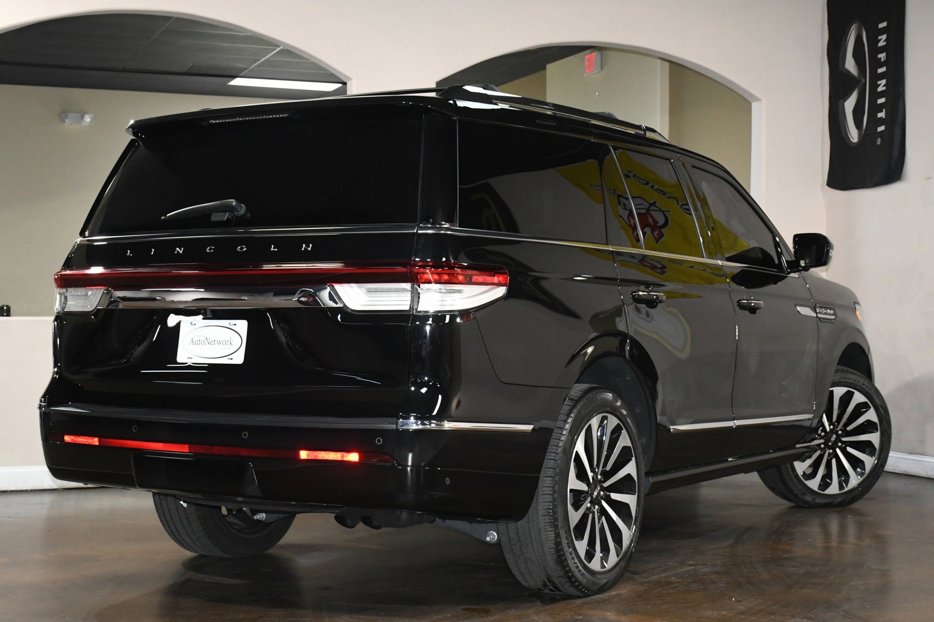 Used 2023 Lincoln Navigator Reserve image 5