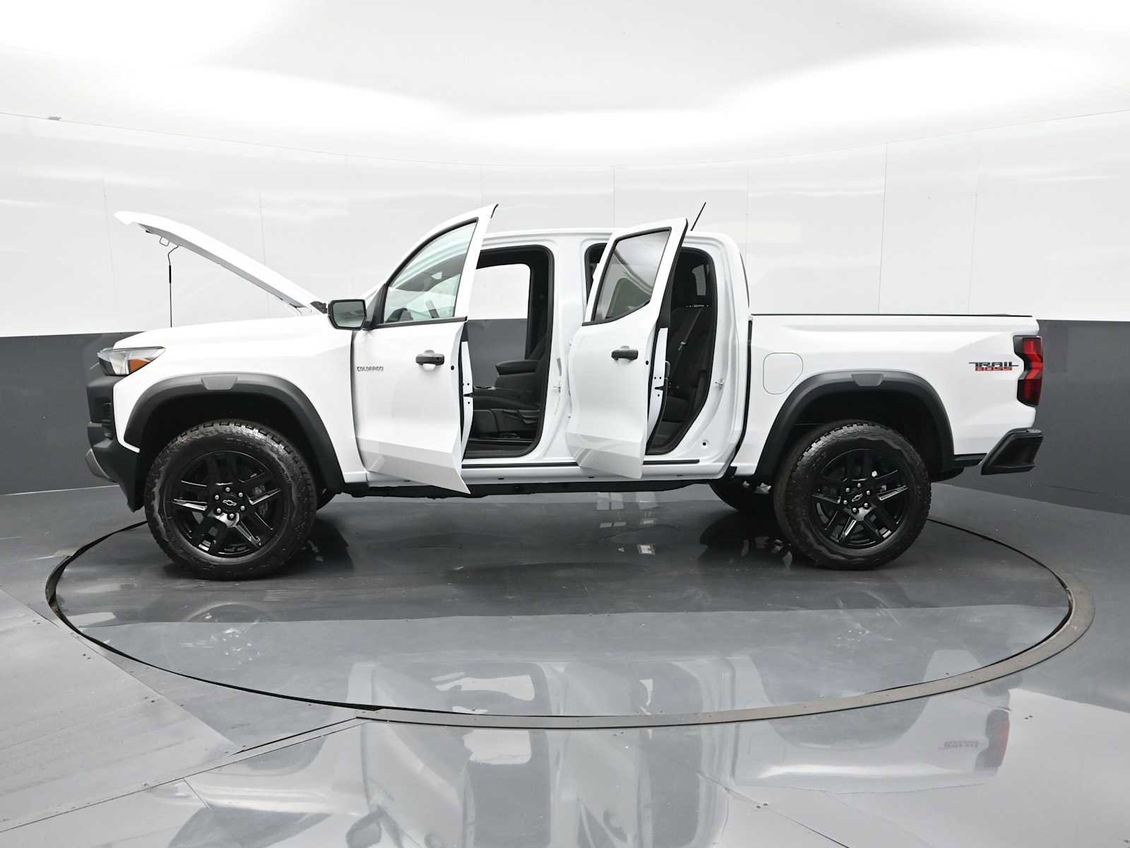 Used 2024 Chevrolet Colorado Trail Boss image 28