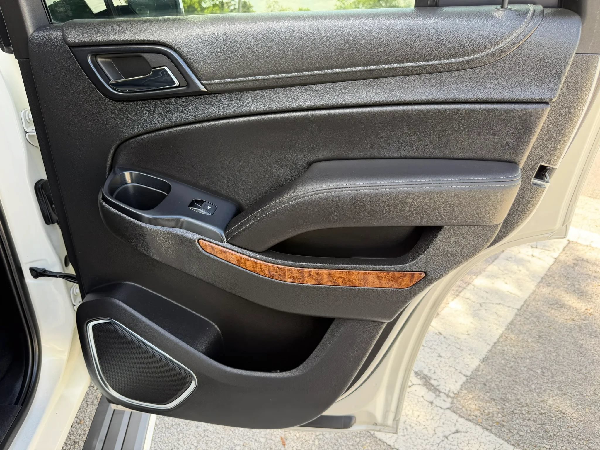 Used 2015 Chevrolet Tahoe LTZ RWD image 24