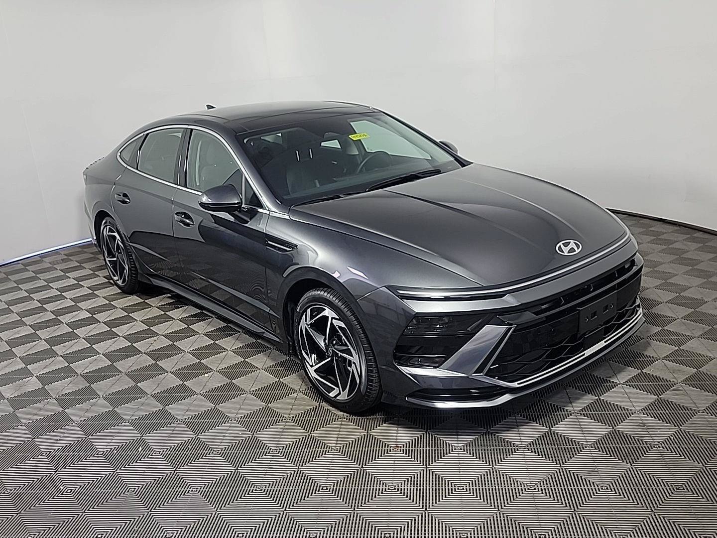 Used 2025 Hyundai Sonata SEL FWD image 2