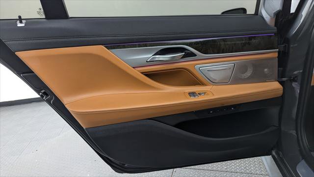 Used 2021 BMW 740i xDrive w/ Autobahn Package image 16