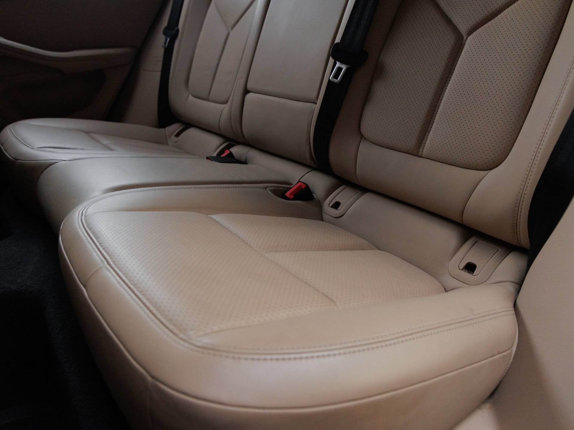 Certified 2021 Porsche Macan S AWD/4WD image 22