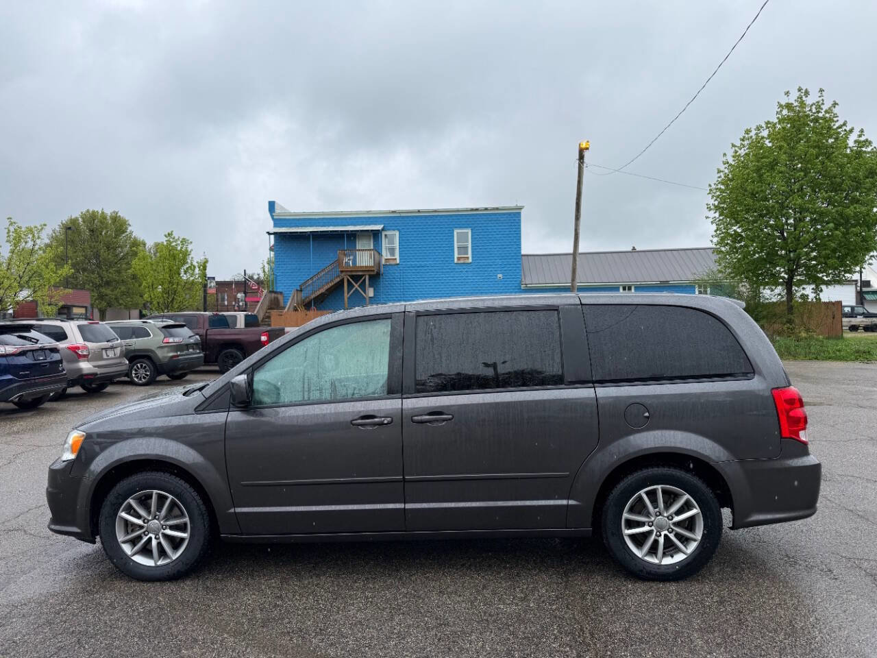 Used 2016 Dodge Grand Caravan SE FWD image 2