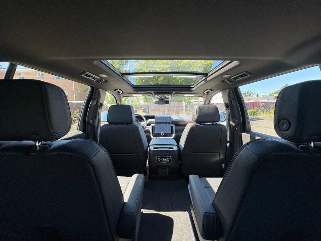 Used 2026 GMC Yukon XL Denali w/ Sun & Power Step Package AWD/4WD image 36