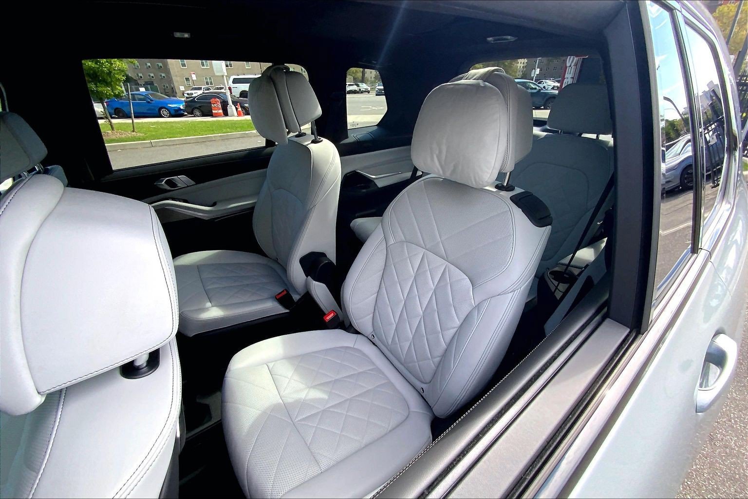 Used 2024 BMW X7 xDrive40i w/ Executive Package AWD/4WD image 21