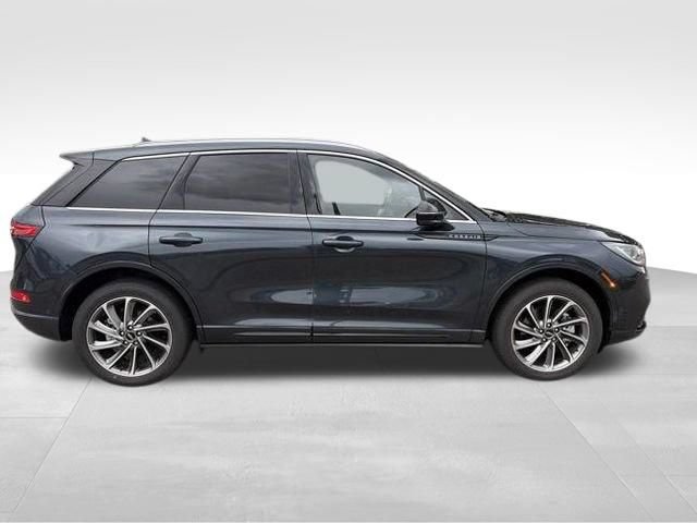 Used 2022 Lincoln Corsair Grand Touring w/ Towing Package AWD/4WD image 11
