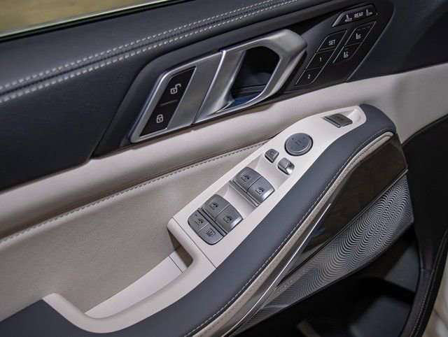 New 2026 BMW ALPINA XB7 AWD/4WD image 14