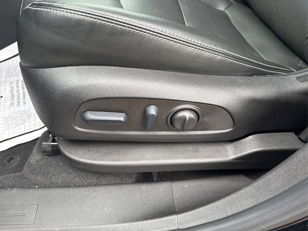 Used 2022 GMC Terrain SLT image 23