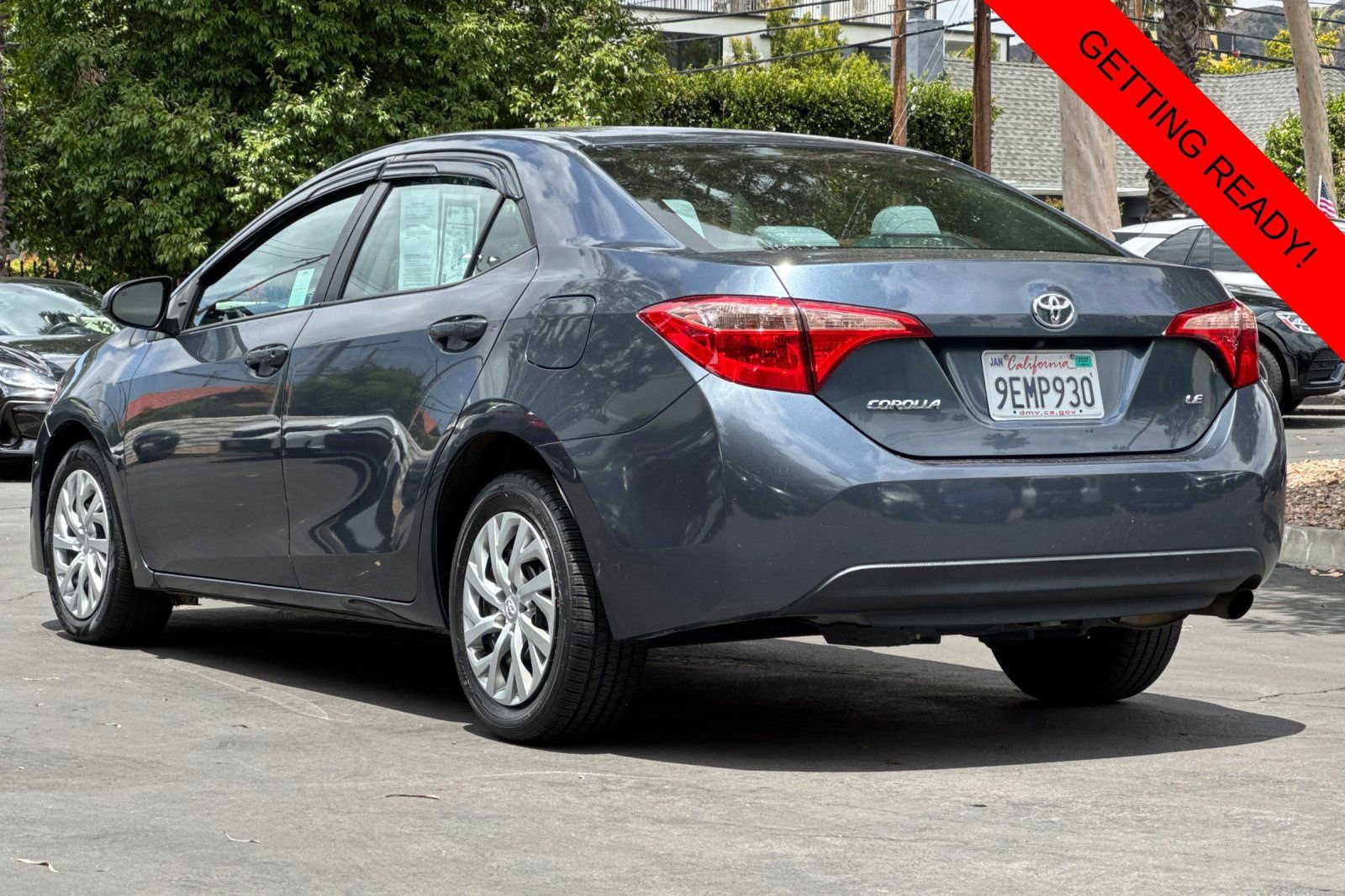 Used 2017 Toyota Corolla LE w/ Carpet Mat Package (TMS) FWD image 6