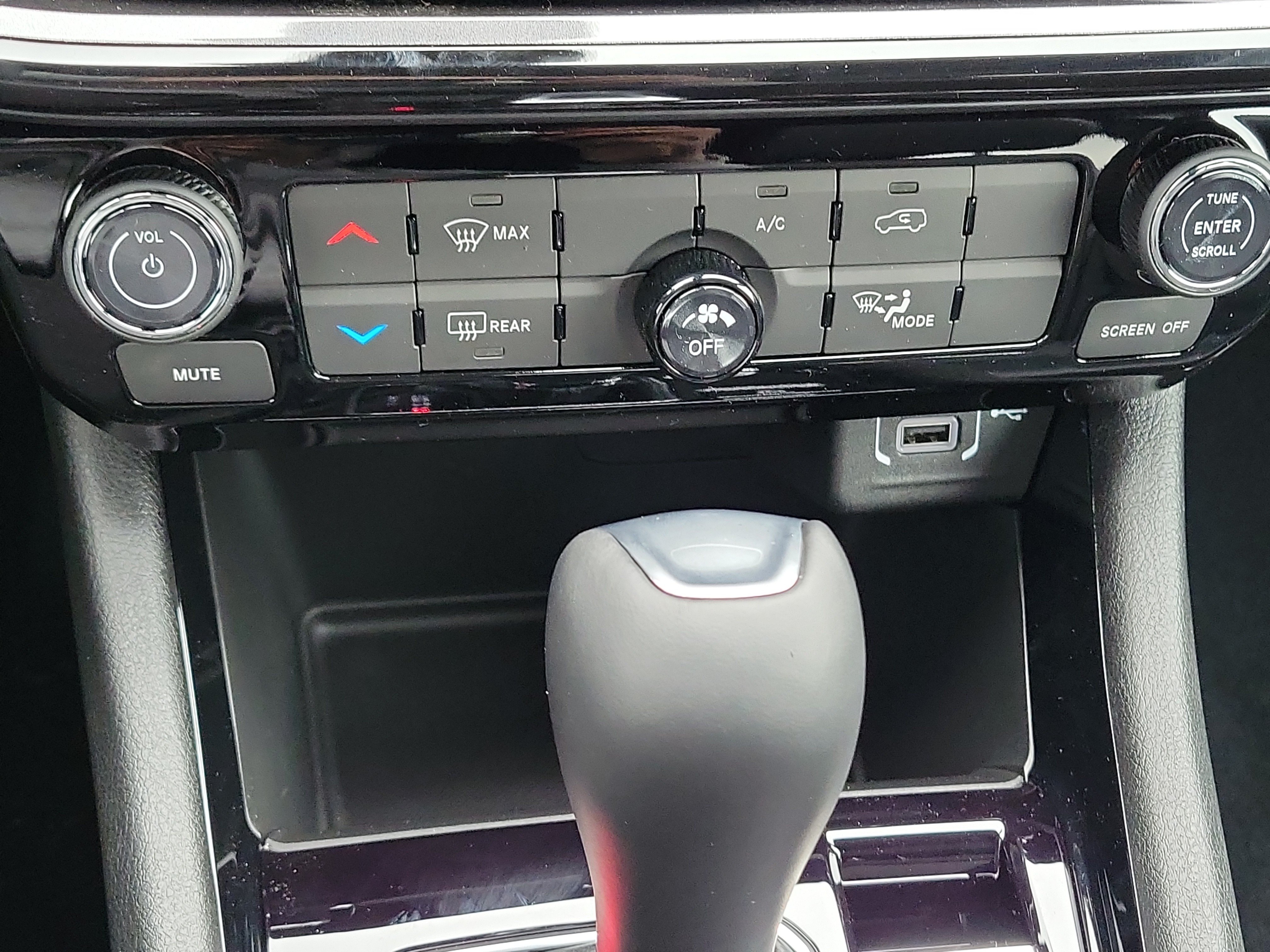 New 2026 Jeep Compass Latitude AWD/4WD image 25