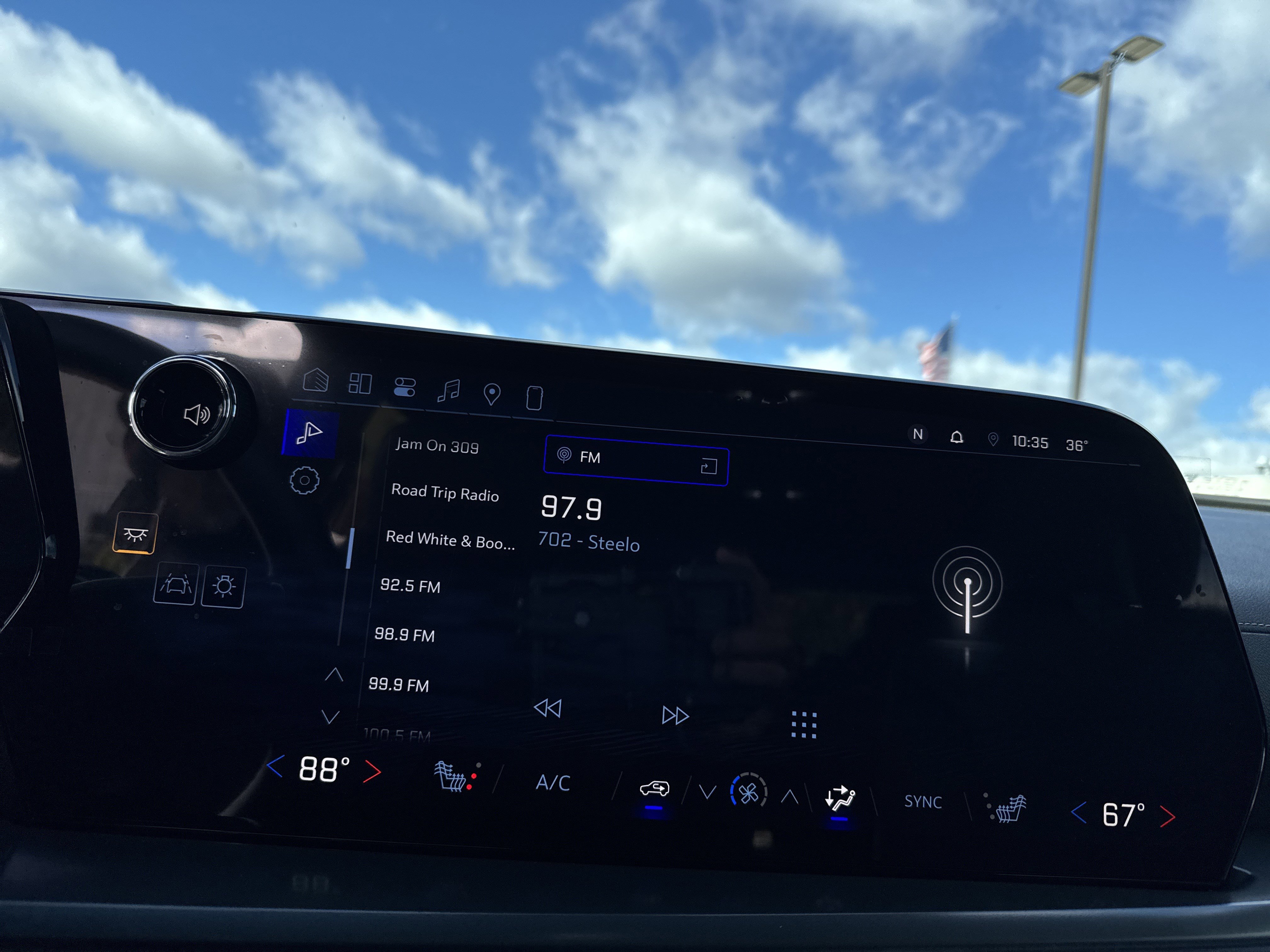 Used 2026 Chevrolet Traverse LT w/ Driver Confidence Package image 23