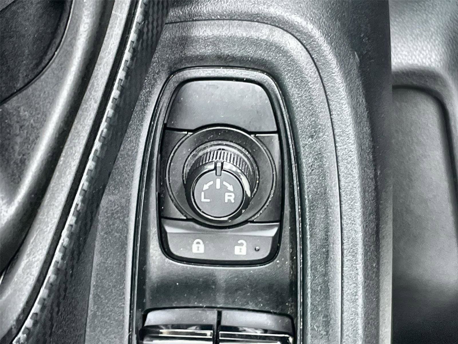 Used 2024 Subaru Crosstrek 2.0i Premium image 15