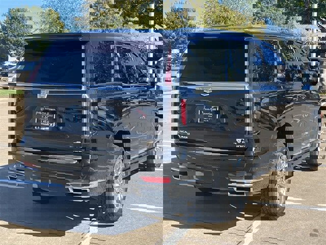 Used 2022 Cadillac Escalade Premium Luxury Platinum image 4