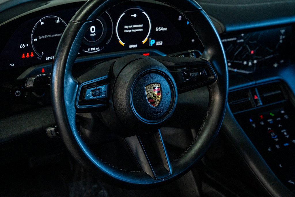 Used 2021 Porsche Taycan image 33