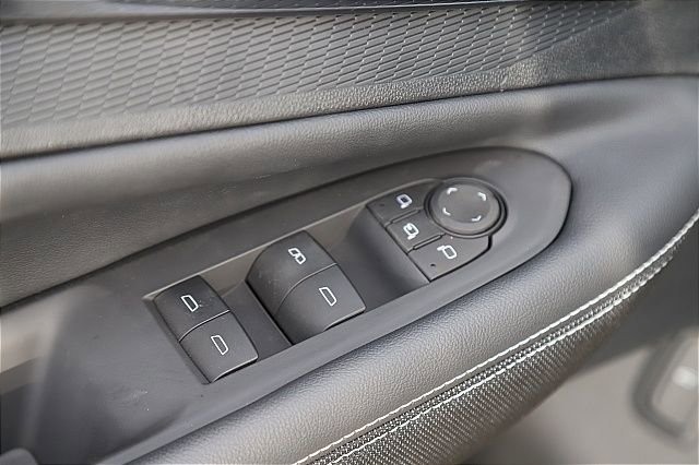 New 2025 Chevrolet Blazer EV LT AWD/4WD image 15