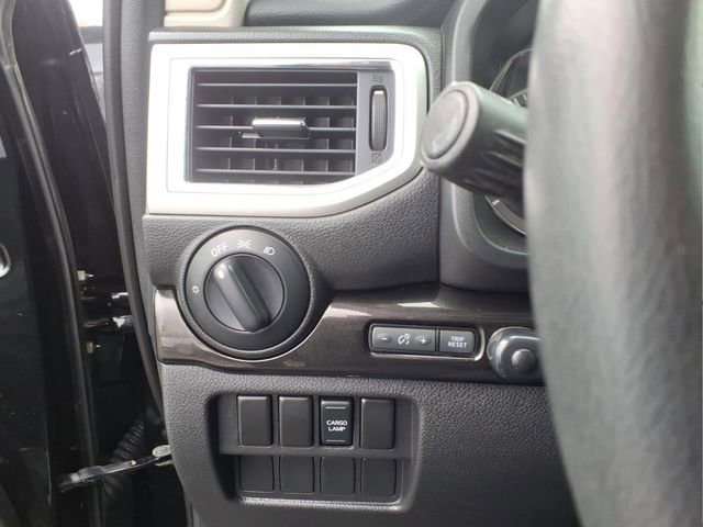 Used 2018 Nissan Titan Platinum Reserve image 21