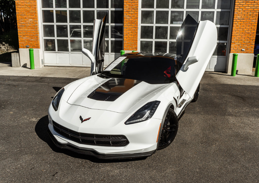 Used 2019 Chevrolet Corvette Stingray Coupe w/ Carbon Flash Badge Package RWD image 4