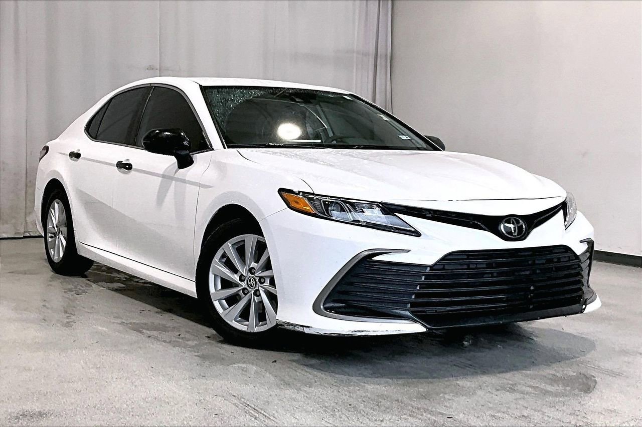 Used 2023 Toyota Camry LE FWD image 1