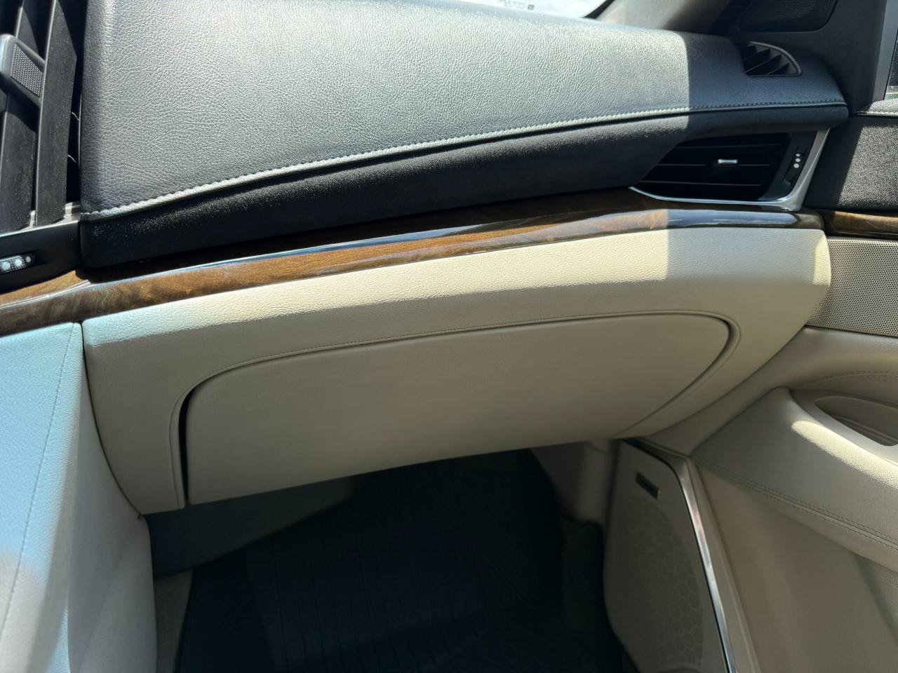 Used 2018 Cadillac Escalade ESV Luxury RWD image 42