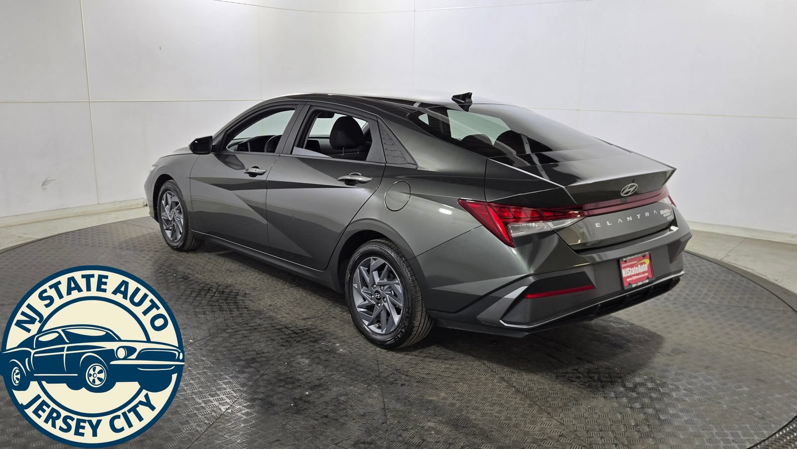 Used 2024 Hyundai Elantra Blue FWD image 5