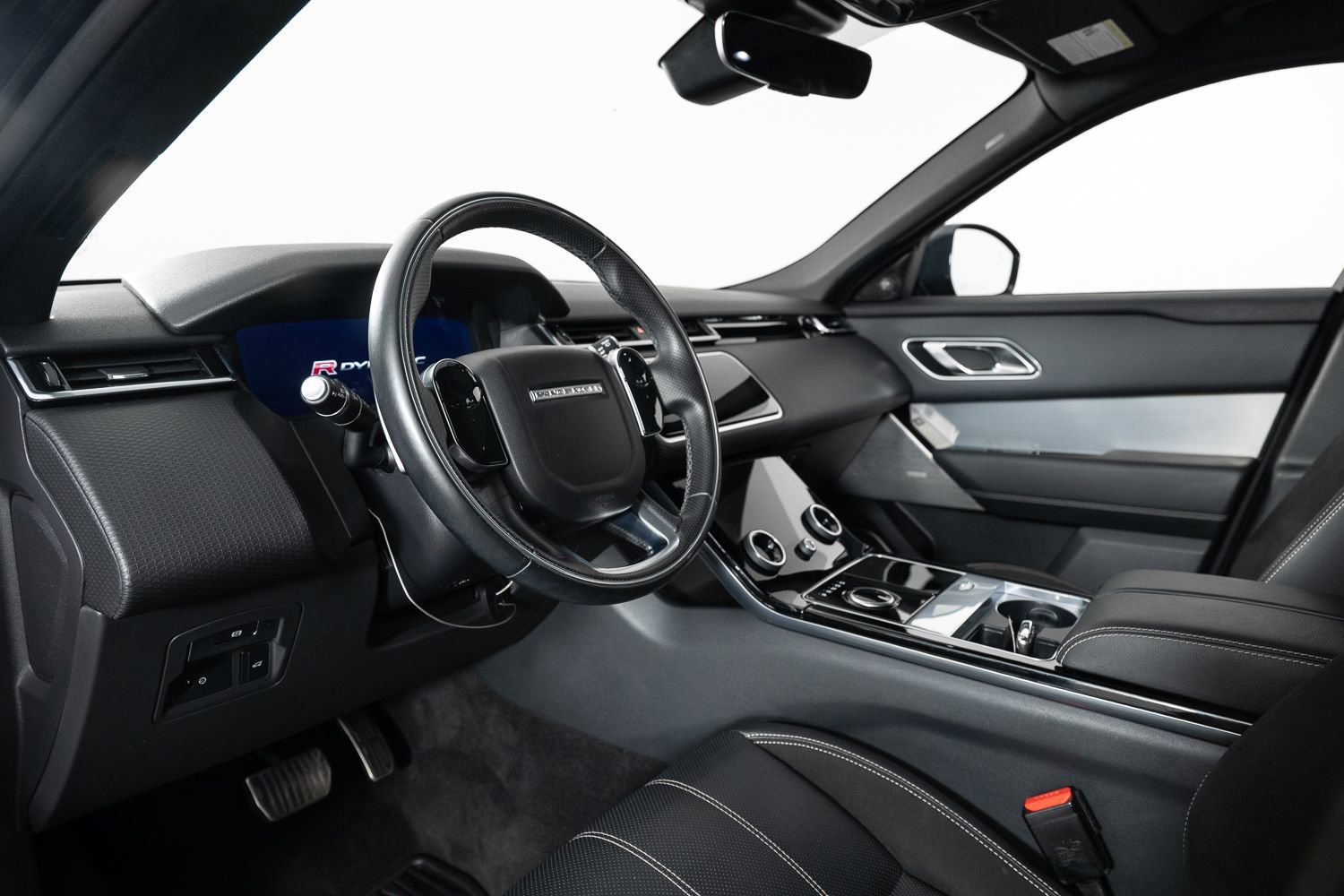 Used 2018 Land Rover Range Rover Velar R-Dynamic SE image 12