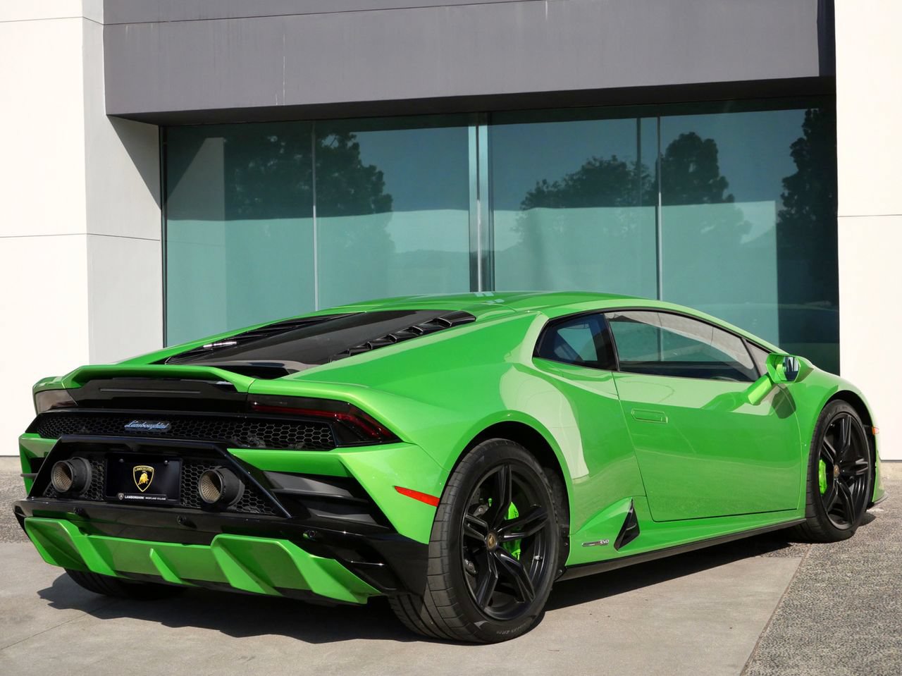 Used 2021 Lamborghini Huracan EVO RWD image 3