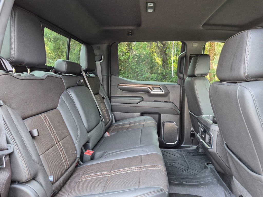 Used 2024 Chevrolet Silverado 1500 High Country w/ Technology Package AWD/4WD image 26