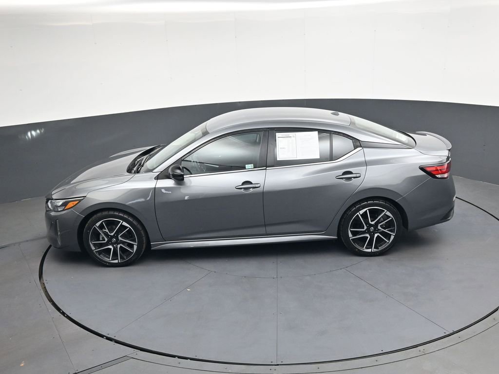 Used 2025 Nissan Sentra SR FWD image 29
