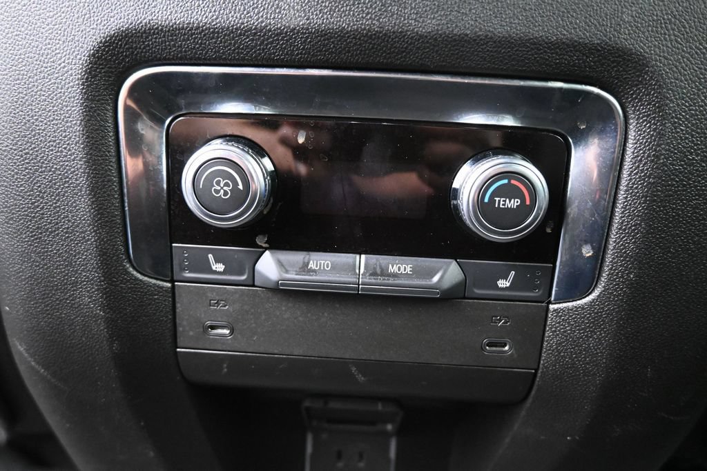 Used 2025 GMC Yukon XL Denali AWD/4WD image 26