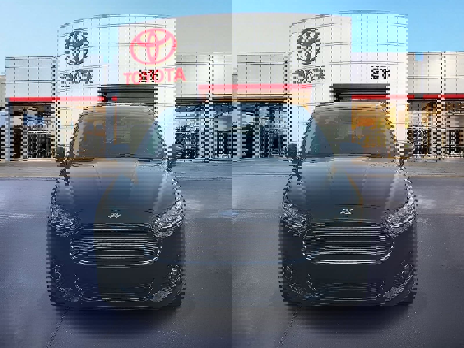 Used 2014 Ford Fusion Titanium image 2