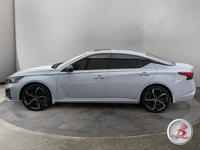 Used 2023 Nissan Altima 2.5 SR w/ SR Premium Package FWD image 4