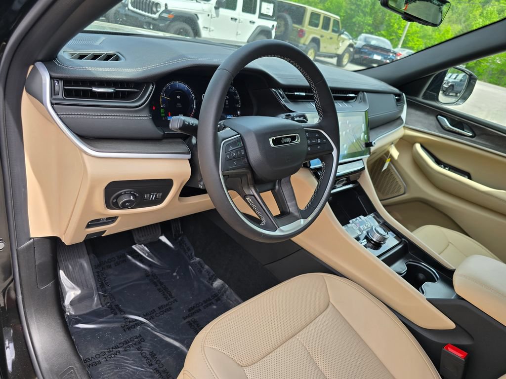 New 2026 Jeep Grand Cherokee L Limited w/ Luxury Tech Group II AWD/4WD image 24