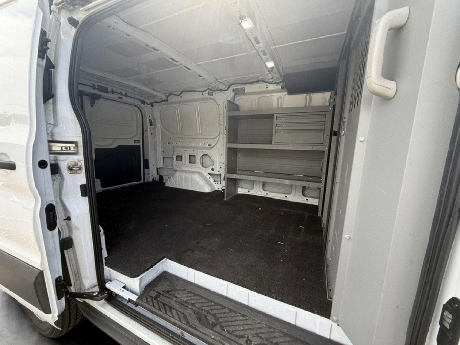 Used 2023 Ford Transit 250 Low Roof RWD image 19