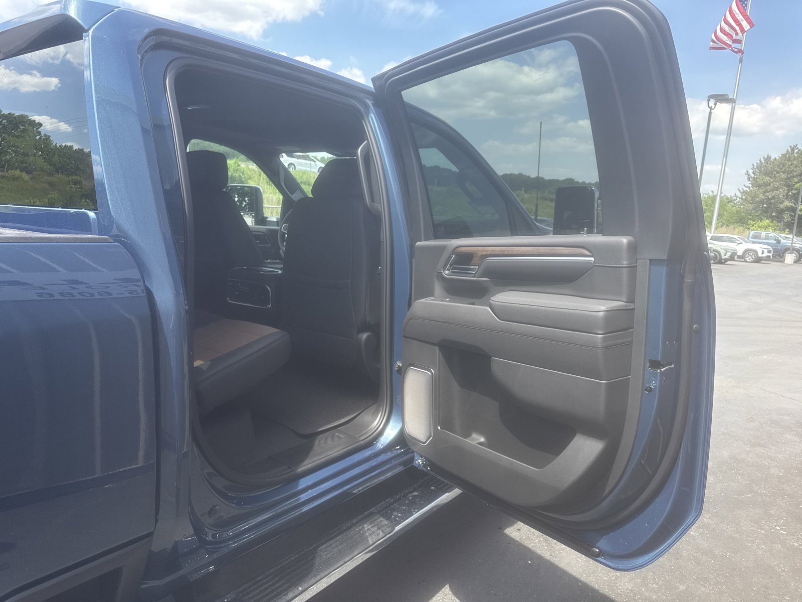 New 2026 Chevrolet Silverado 2500 High Country w/ Technology Package AWD/4WD image 7