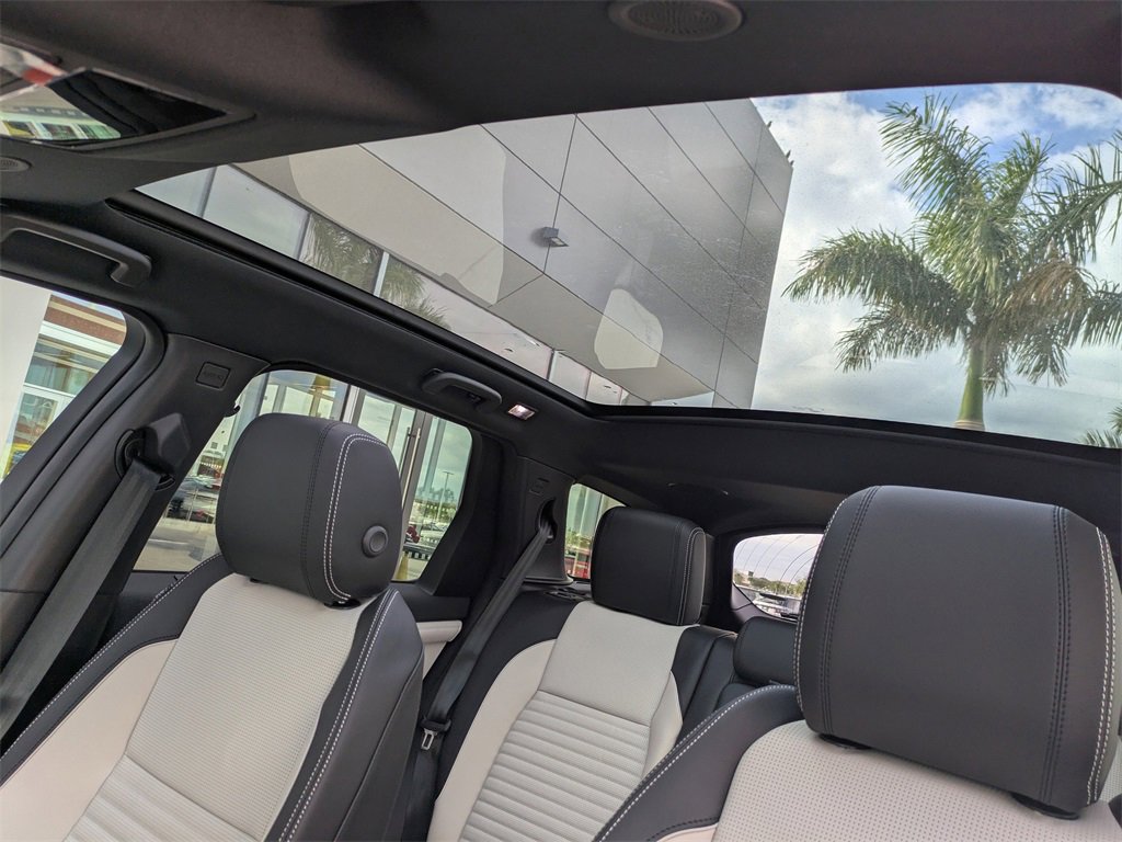 New 2025 Land Rover Discovery Sport Dynamic SE image 22